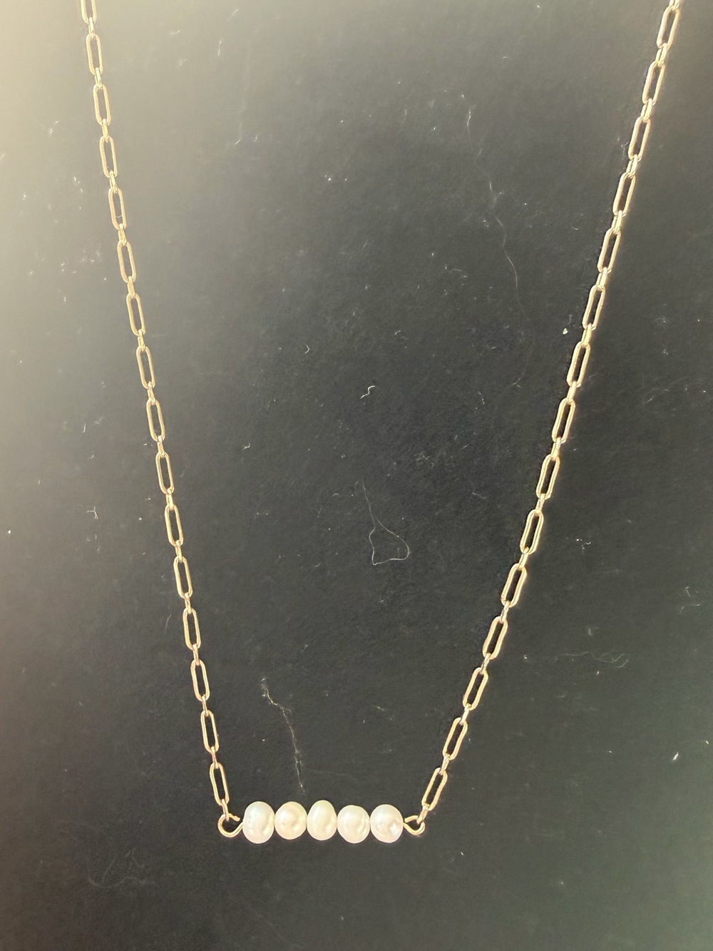 Gold paperclip Chain Necklace with Five White Pearls - Elegant Women’s Jewelry - Picture 5 of 5